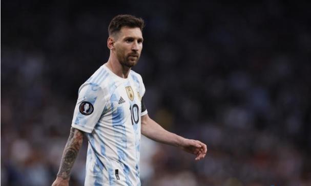 青龙偃月刀下，颜良欲问却亡，关羽此举算光明磊落还是阴险狡诈？